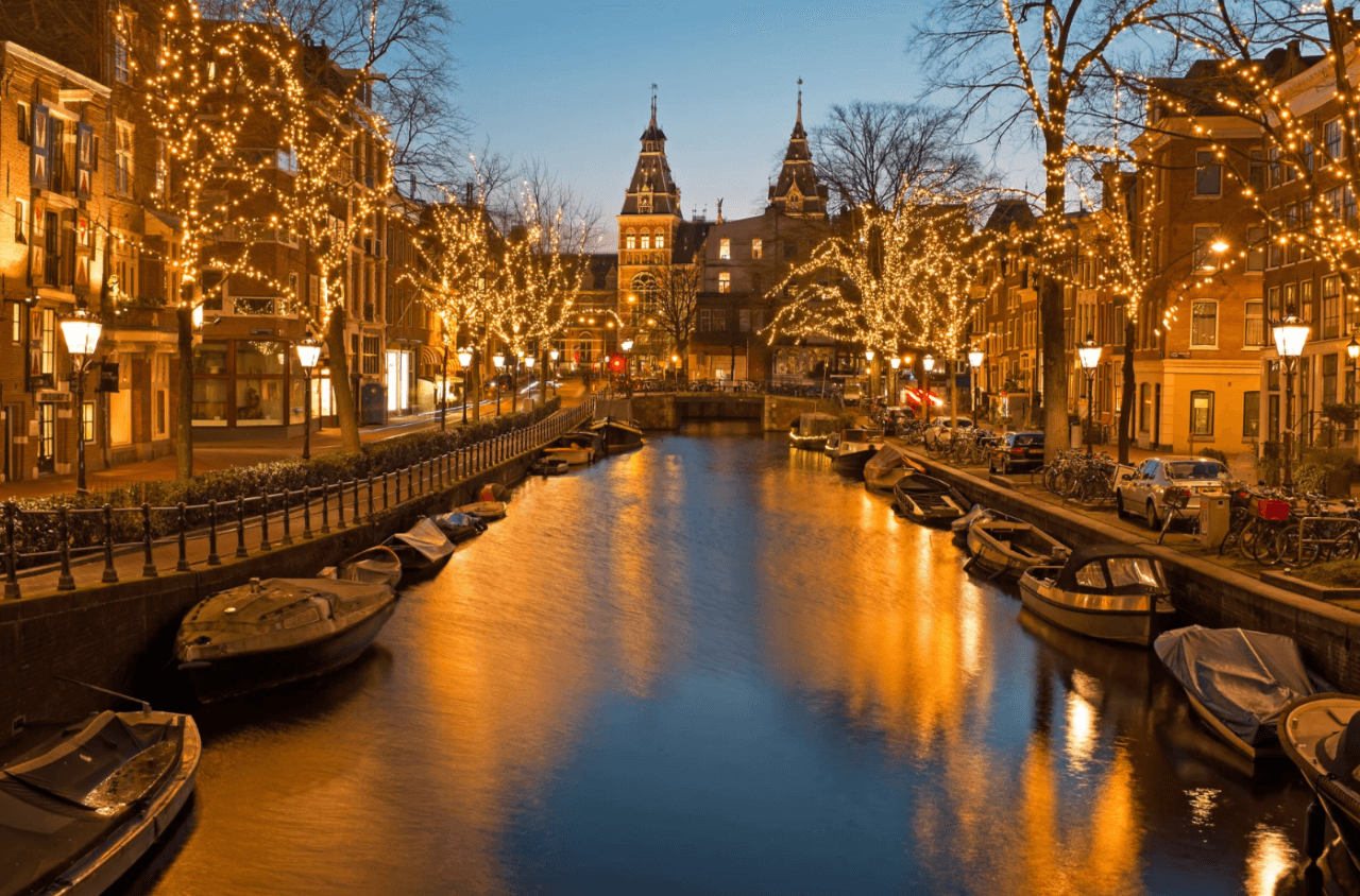 Lights by the canals of Amsterdam 