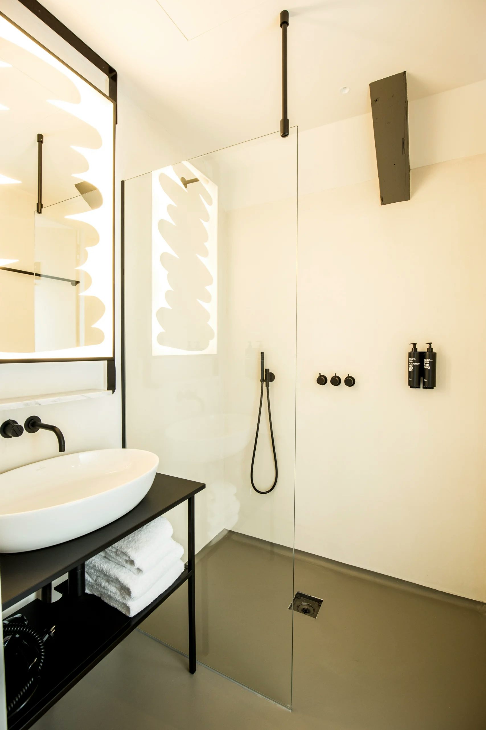 conscious hotel - double room bathroom