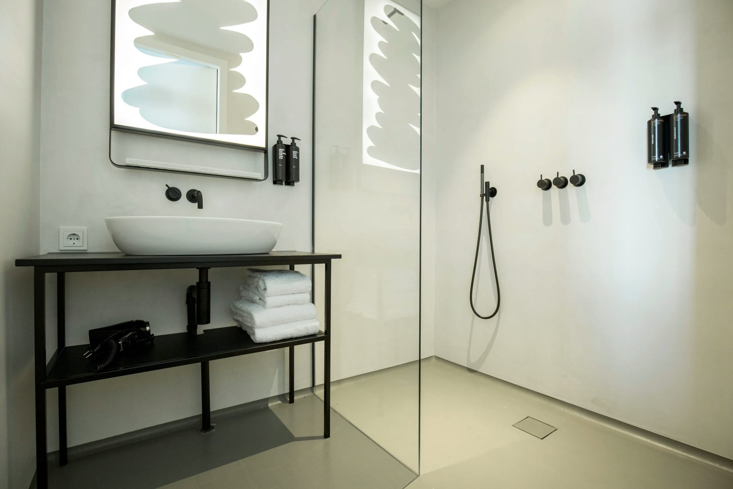 conscious hotel - double room shower